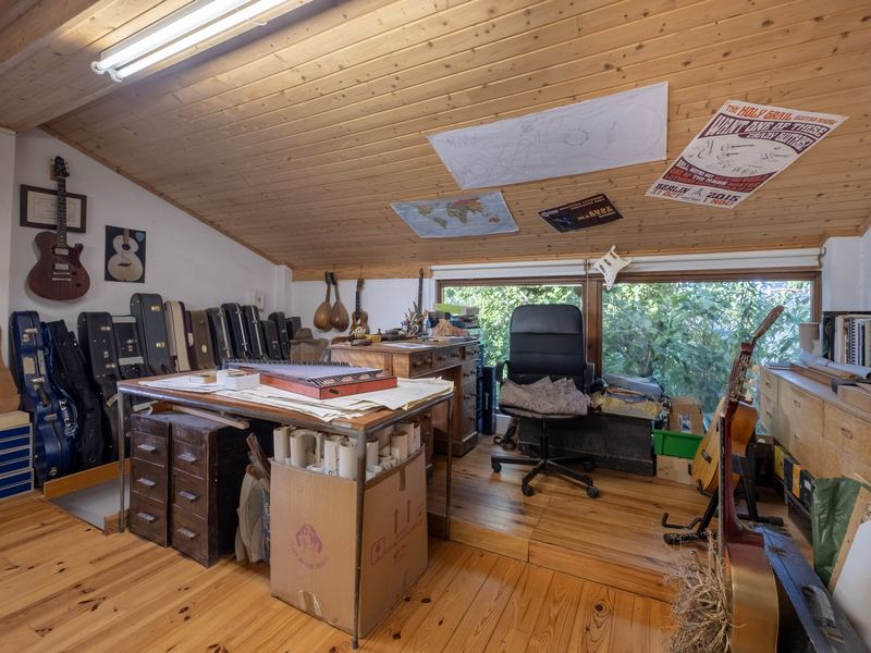 Guitar workshop upstairs